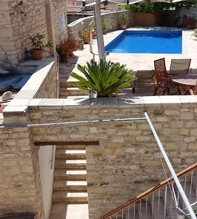 בית כפרי Anesi House *