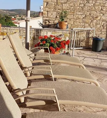 בית כפרי Anesi House סקארינו